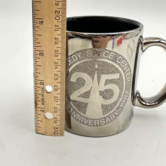 Vintage 1987 25th anniversary Kennedy space Center NASA mug - Picture 2 of 10
